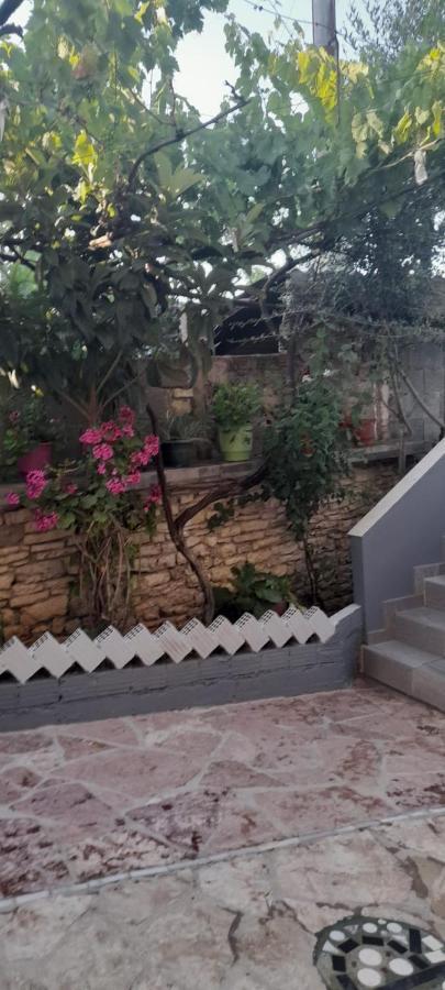 Mona'S Guesthouse Saranda Kültér fotó