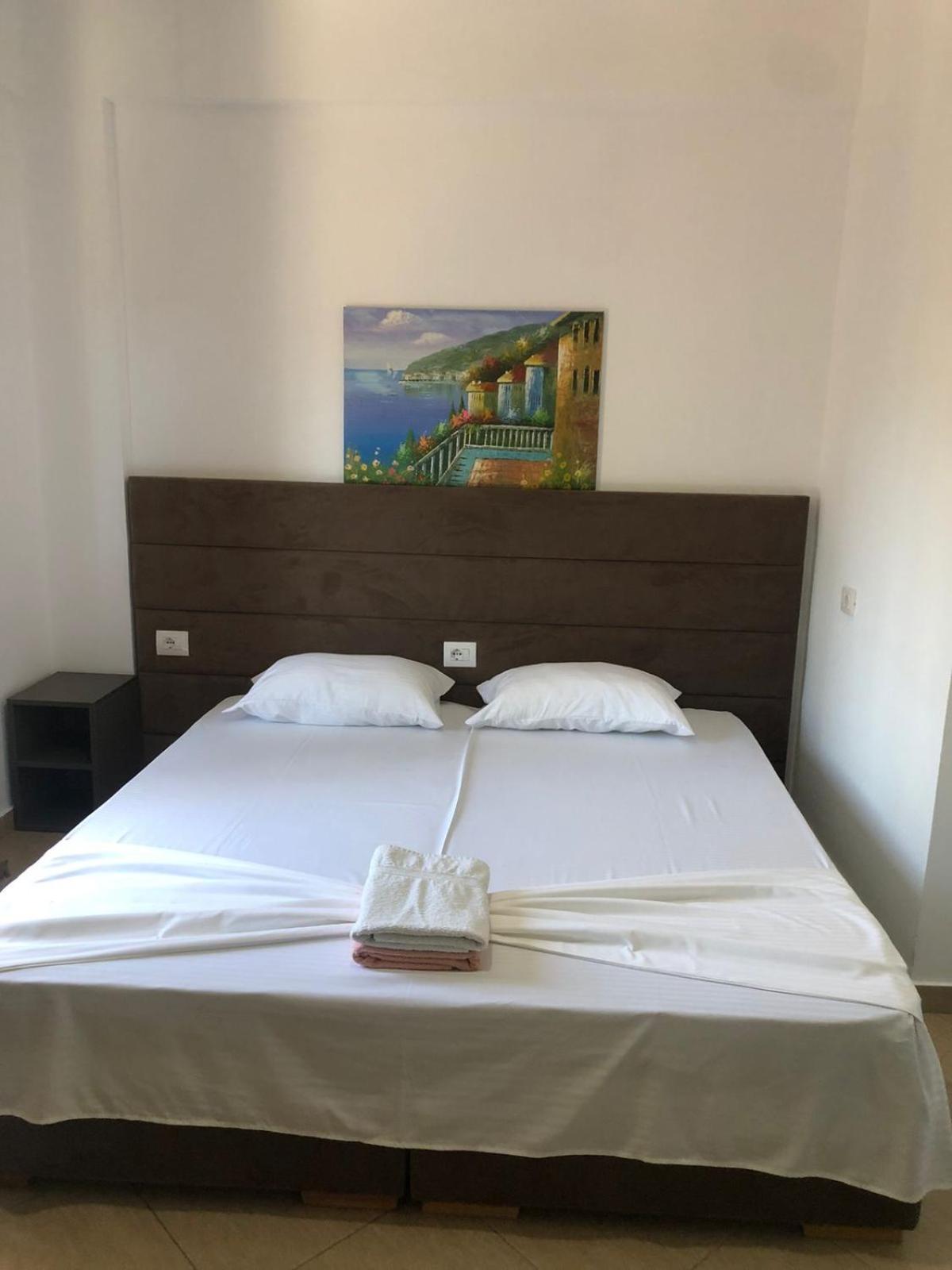 Mona'S Guesthouse Saranda Szoba fotó
