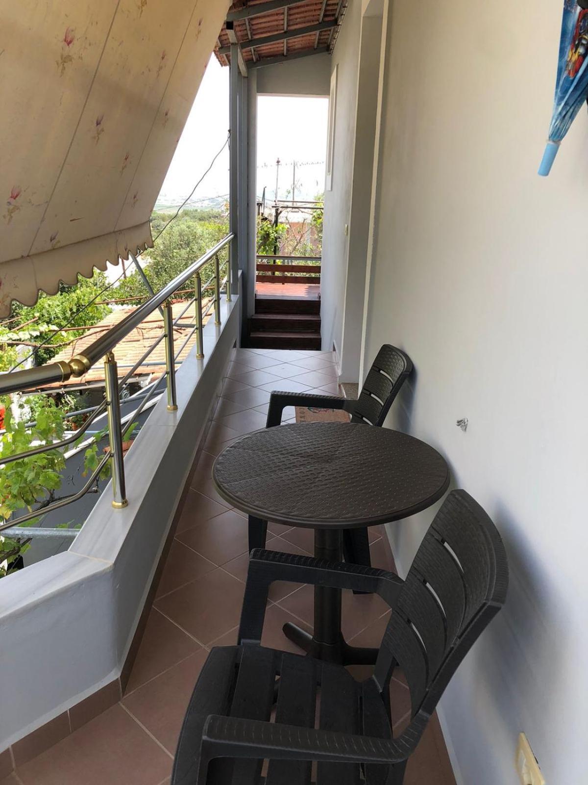 Mona'S Guesthouse Saranda Szoba fotó